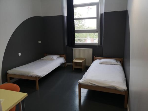 Auberge de Jeunesse HI Amiens : photo 3 de la chambre chambre lits jumeaux avec salle de bains