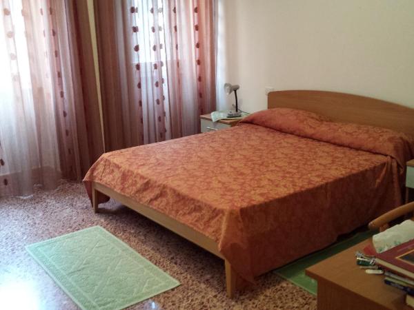 B&B Santa Gilla : photo 2 de la chambre chambre double ou lits jumeaux