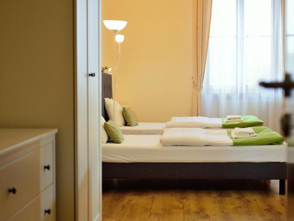 WenderEDU Business Center : photo 4 de la chambre chambre lits jumeaux