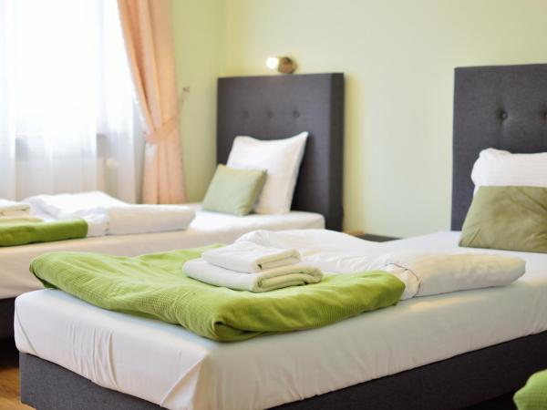 WenderEDU Business Center : photo 2 de la chambre chambre triple