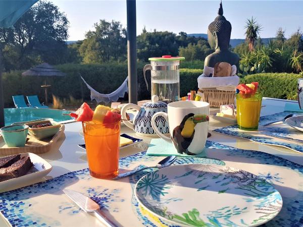 Villa des Delices : photo 8 de la chambre chambre familiale - vue sur piscine