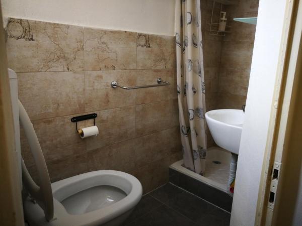 Maison Sarraj Affittacamere : photo 8 de la chambre chambre double ou lits jumeaux avec salle de bains privative