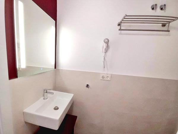 Hotel 19-30 Valencia : photo 4 de la chambre chambre double avec balcon