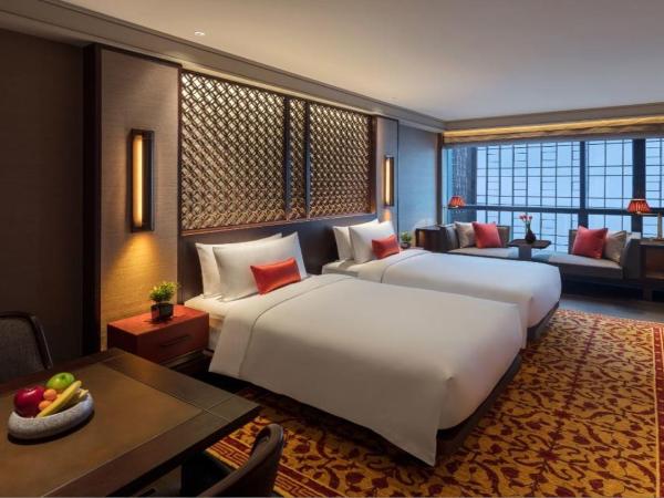 Regent Chongqing - Complimentary 1st round mini bar daily : photo 10 de la chambre chambre classique