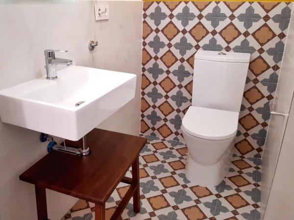 Hotel 19-30 Valencia : photo 3 de la chambre chambre simple avec salle de bains privative