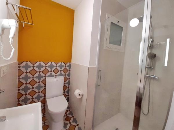 Hotel 19-30 Valencia : photo 5 de la chambre chambre simple avec salle de bains privative