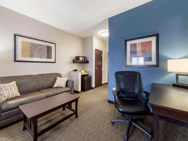 Comfort Inn & Suites Oklahoma City West - I-40 : photo 2 de la chambre suite lit king-size – non-fumeurs