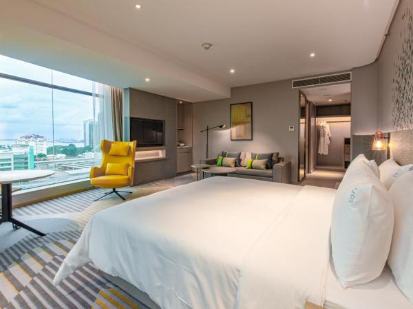 Holiday Inn Johor Bahru City Centre, an IHG Hotel : photo 1 de la chambre suite lit king-size - vue sur ville