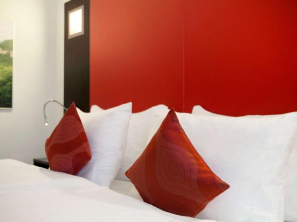 Ramada Encore by Wyndham Geneva : photo 1 de la chambre chambre lit king-size de luxe affaires - non-fumeurs