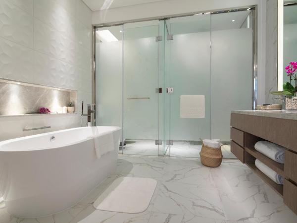 Al Jaddaf Rotana Suite Hotel : photo 4 de la chambre chambre lits jumeaux - vue sur ville