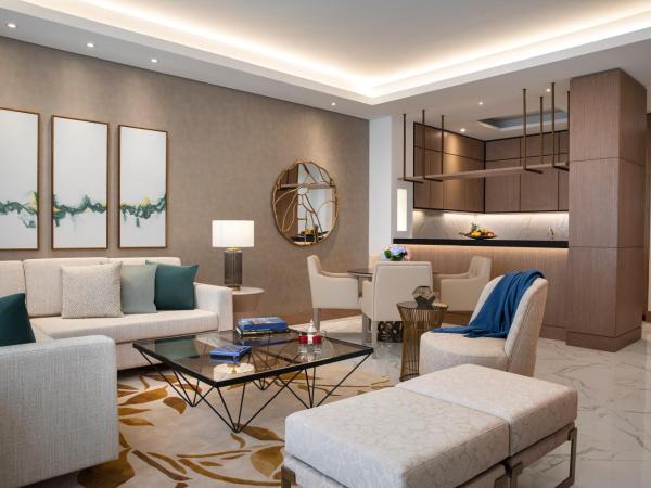 Al Jaddaf Rotana Suite Hotel : photo 1 de la chambre suite 1 chambre - vue sur ville