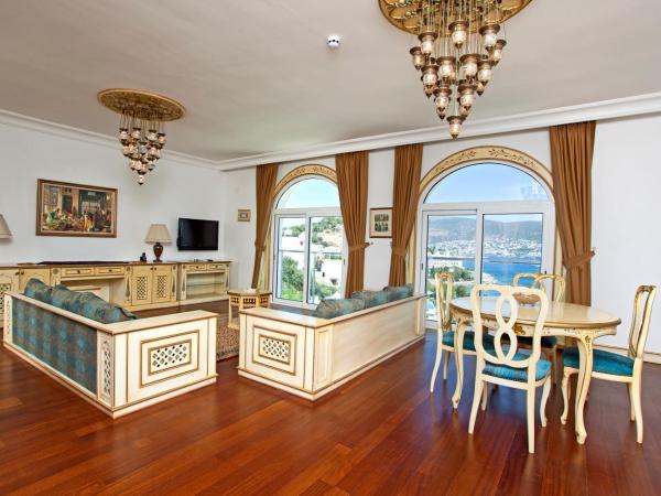 Salmakis Resort & Spa : photo 4 de la chambre suite lit king-size - vue sur mer