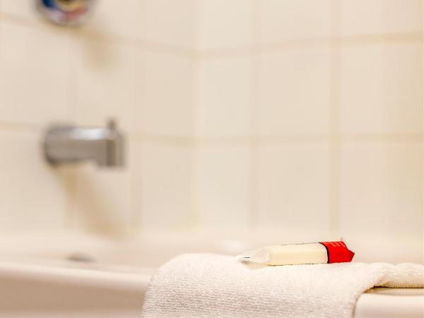 Super 8 by Wyndham Kamloops On The Hill : photo 3 de la chambre chambre lit queen-size pour personnes à mobilité réduite - non-fumeurs 