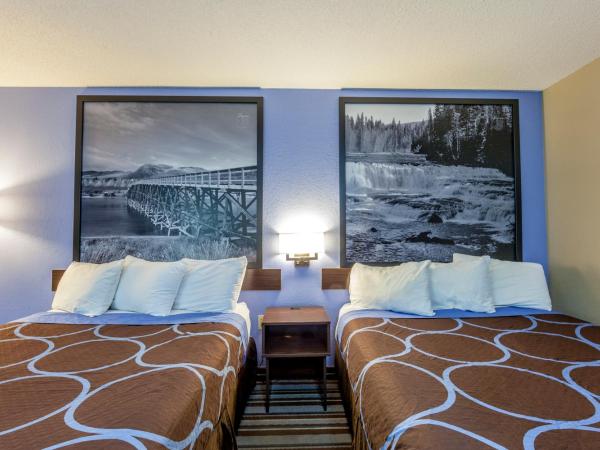 Super 8 by Wyndham Kamloops On The Hill : photo 4 de la chambre chambre 2 lits queen-size - non-fumeurs