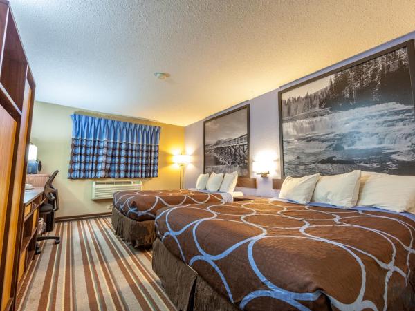 Super 8 by Wyndham Kamloops On The Hill : photo 3 de la chambre chambre 2 lits queen-size - non-fumeurs