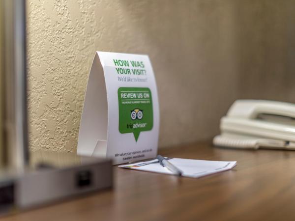 Super 8 by Wyndham Kamloops On The Hill : photo 5 de la chambre chambre lit queen-size pour personnes à mobilité réduite - non-fumeurs 