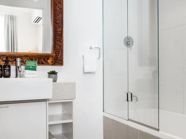 Byron Bay Hotel and Apartments : photo 3 de la chambre chambre lit king-size