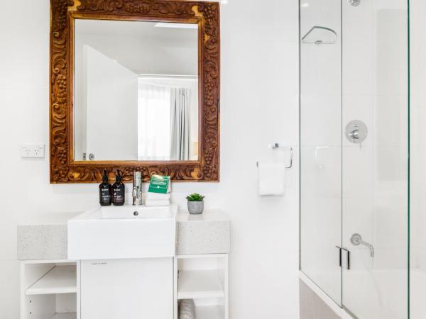 Byron Bay Hotel and Apartments : photo 4 de la chambre chambre lit king-size