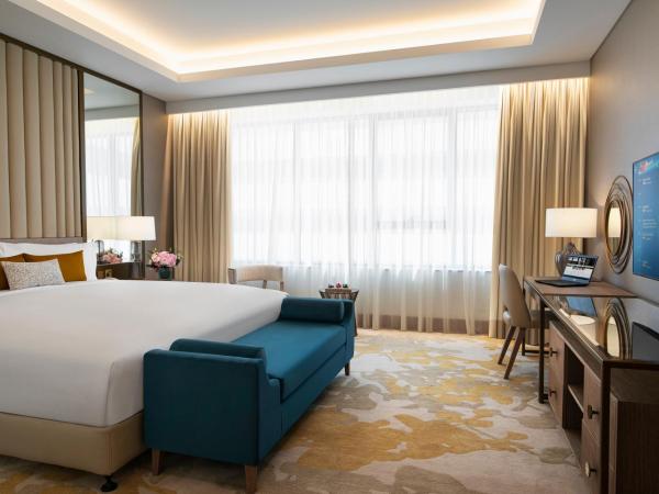 Al Jaddaf Rotana Suite Hotel : photo 4 de la chambre chambres familiales communicantes - vue sur ville