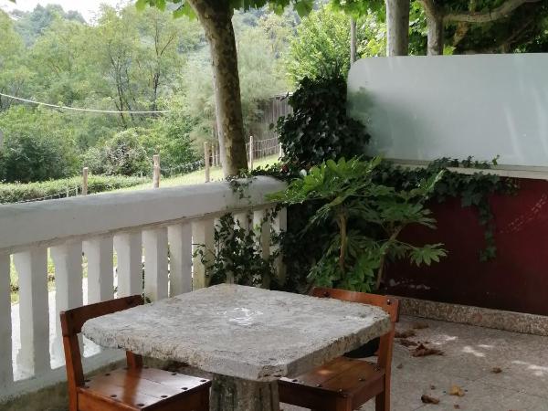 CR Luarri : photo 10 de la chambre chambre double ou lits jumeaux avec salle de bains privative