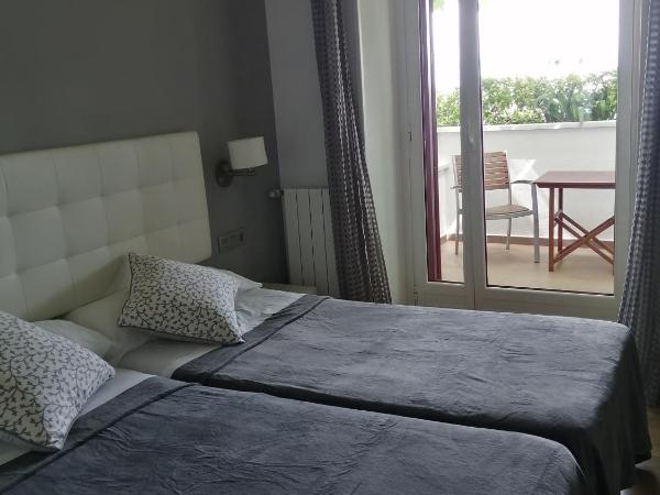 CR Luarri : photo 3 de la chambre chambre double ou lits jumeaux avec salle de bains privative