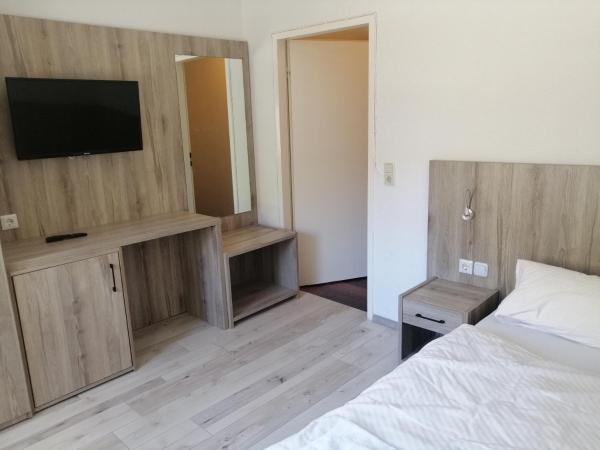 Pension Der Kretaner : photo 4 de la chambre chambre simple avec salle de bains extérieure privative