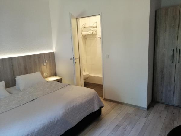 Pension Der Kretaner : photo 5 de la chambre chambre double - vue sur jardin