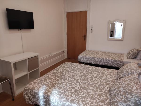 Lira Guest House B&B : photo 3 de la chambre chambre double ou lits jumeaux