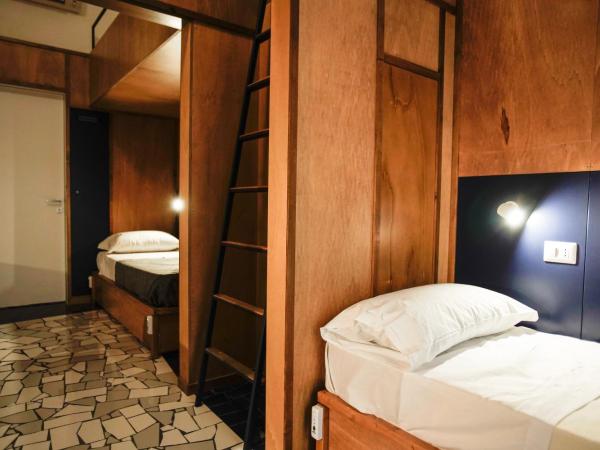 NAP Hostel Spaccanapoli : photo 1 de la chambre lit dans dortoir pour femmes de 7 lits