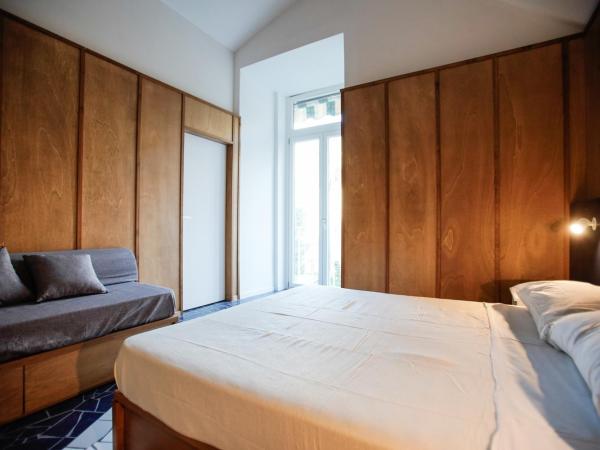 NAP Hostel Spaccanapoli : photo 2 de la chambre chambre double deluxe avec lit d'appoint