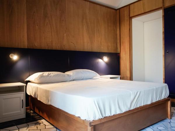 NAP Hostel Spaccanapoli : photo 1 de la chambre chambre double deluxe avec lit d'appoint