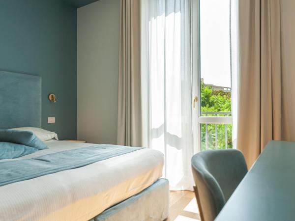 Hotel Aristeo : photo 9 de la chambre chambre double deluxe - vue latérale sur mer