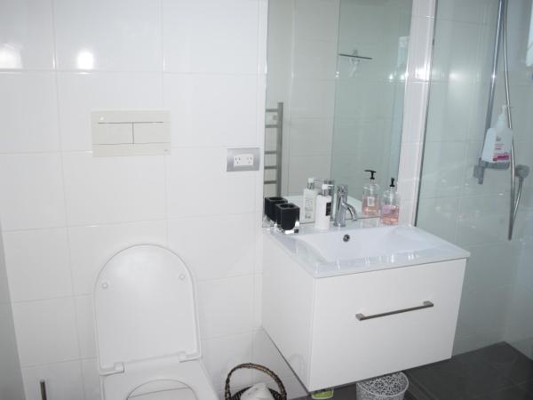 Bed & Breakfast in the Heart of Fendalton : photo 4 de la chambre chambre lit queen-size