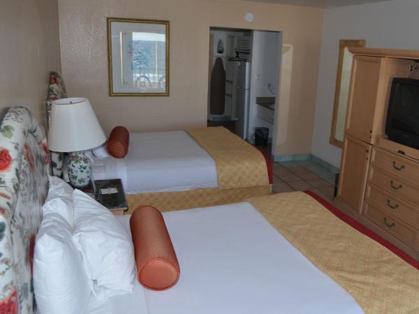Days Inn by Wyndham Panama City Beach/Ocean Front : photo 9 de la chambre chambre avec 2 lits queen-size - vue sur plage - non-fumeurs