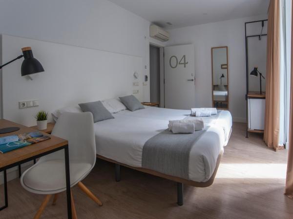 Pensión Sarriegi : photo 3 de la chambre chambre double ou lits jumeaux deluxe avec balcon