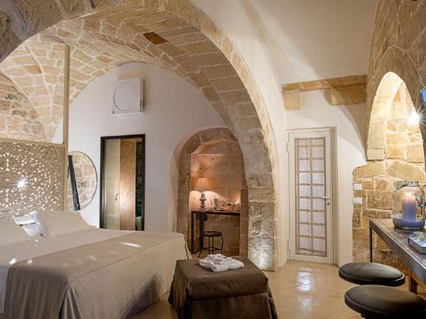 Palazzo Sant'Anna Lecce : photo 6 de la chambre suite lit queen-size avec baignoire spa