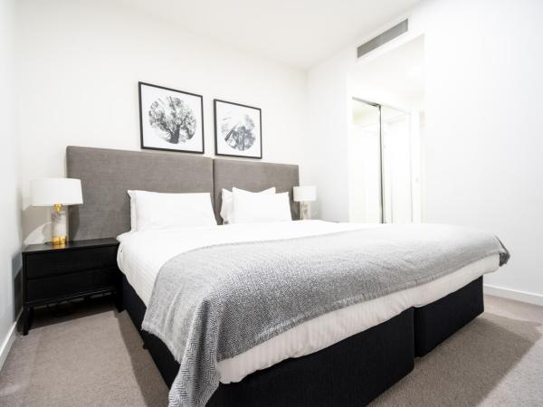 Opera Apartments South Brisbane : photo 9 de la chambre appartement 2 chambres avec balcon et vue sur les montagnes 
