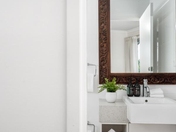 Byron Bay Hotel and Apartments : photo 8 de la chambre appartement 2 chambres avec 2 salles de bains