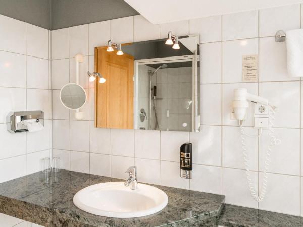 Ökotel Hamburg : photo 7 de la chambre chambre double confort avec balcon