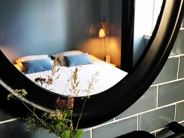 Léhontine : photo 1 de la chambre chambre double avec salle de bains privative