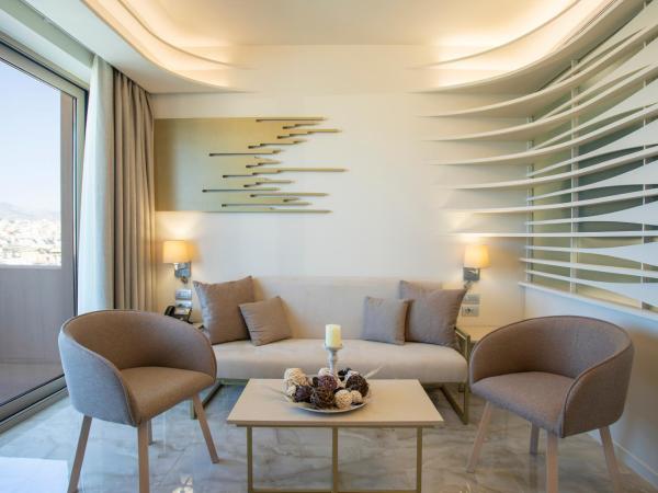 Green Suites Boutique Hotel : photo 6 de la chambre suite lit king-size avec balcon