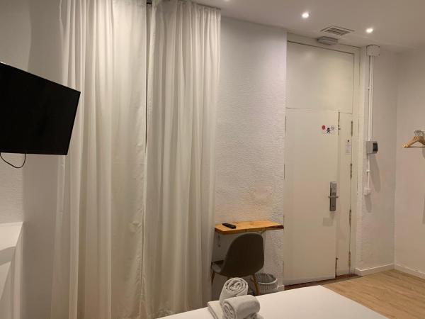 Star Home : photo 4 de la chambre chambre double avec salle de bains privative