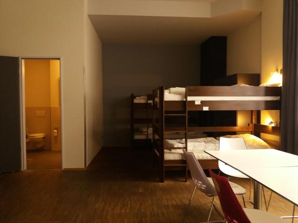 Five Elements Hostel Leipzig : photo 3 de la chambre lit dans dortoir mixte de 6 lits