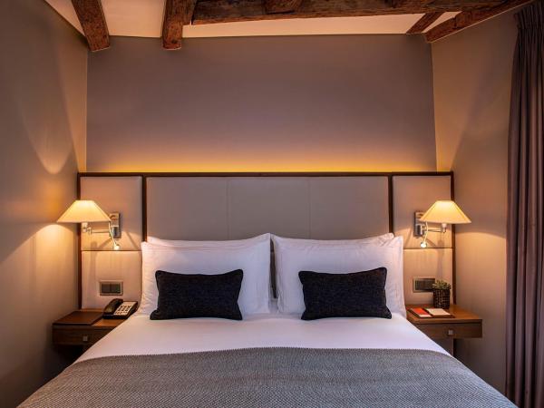 Hôtel Les Armures : photo 5 de la chambre chambre supérieure