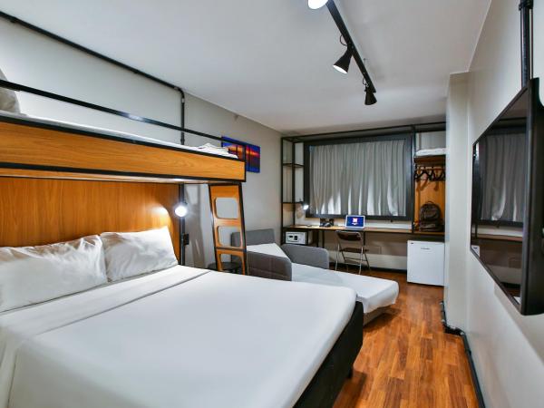 ibis Copacabana Posto 2 : photo 10 de la chambre standard quadruple room with bunk bed