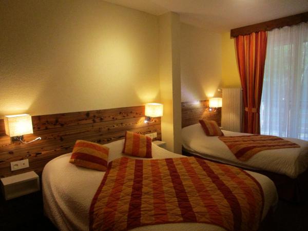 Auberge de la Dranse : photo 2 de la chambre chambre triple avec balcon