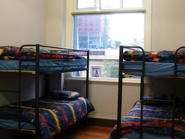 Surf 'N' Snow Backpackers : photo 4 de la chambre lit simple dans dortoir de 4 lits