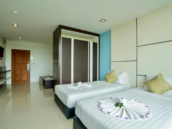 CA Hotel and Residence Phuket - SHA Extra Plus : photo 3 de la chambre grande chambre double ou lits jumeaux
