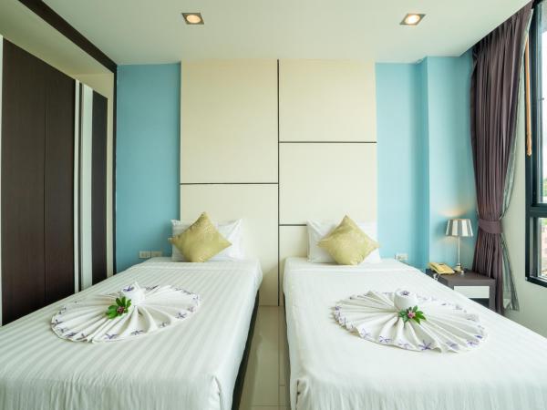 CA Hotel and Residence Phuket - SHA Extra Plus : photo 4 de la chambre grande chambre double ou lits jumeaux