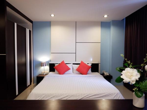 CA Hotel and Residence Phuket - SHA Extra Plus : photo 10 de la chambre suite deluxe avec lit king-size